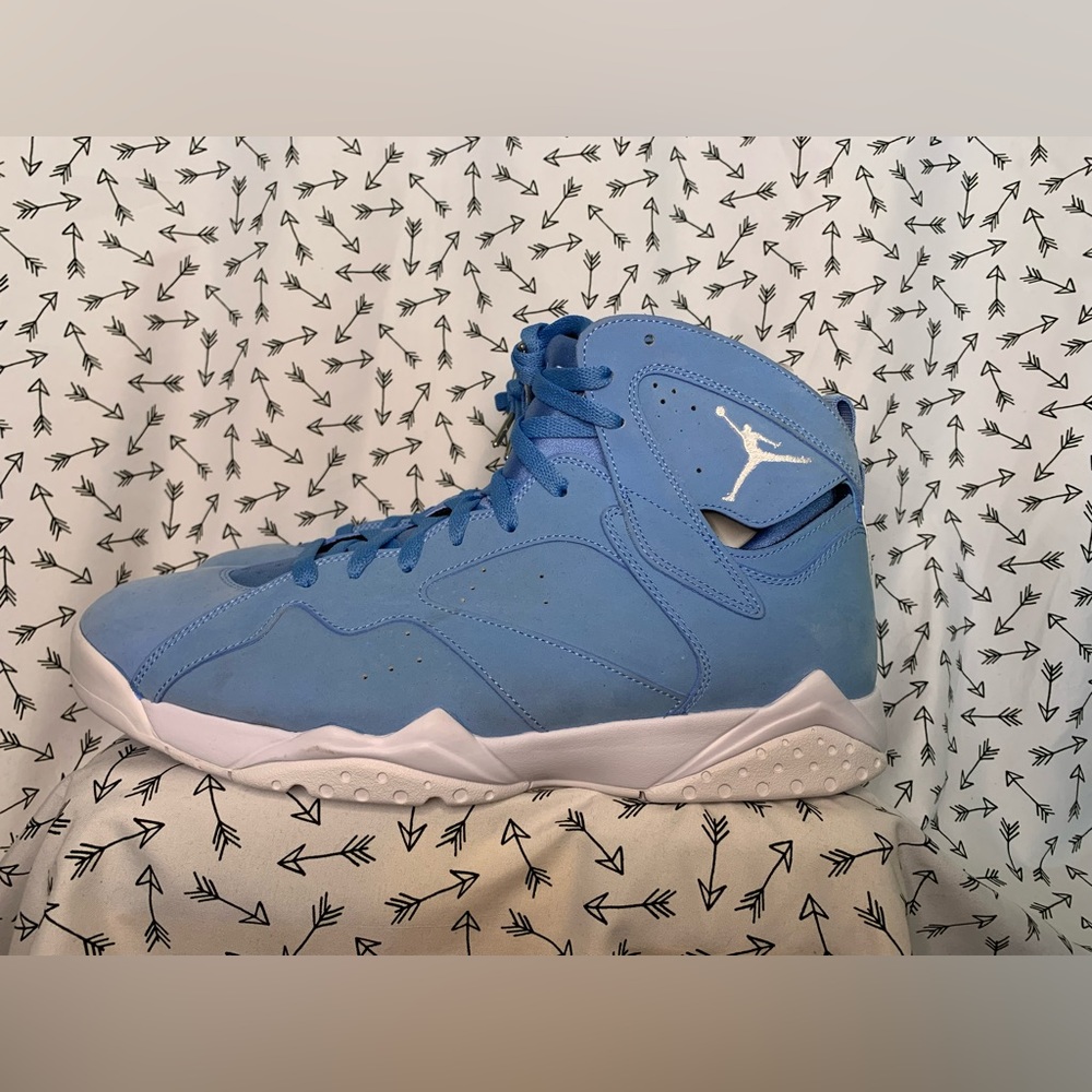 Air Jordan 7 Retro - Pantone Edition Size: Men's 13 Color: University Blue/White - Picture 2 of 7